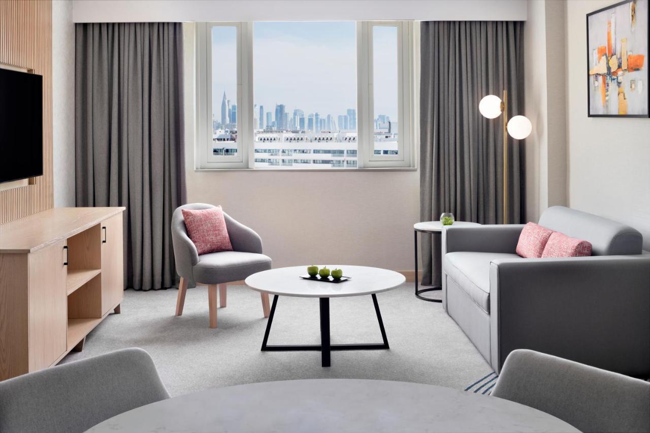 Crowne Plaza - Dubai Jumeirah By Ihg Esterno foto A living room at the hotel