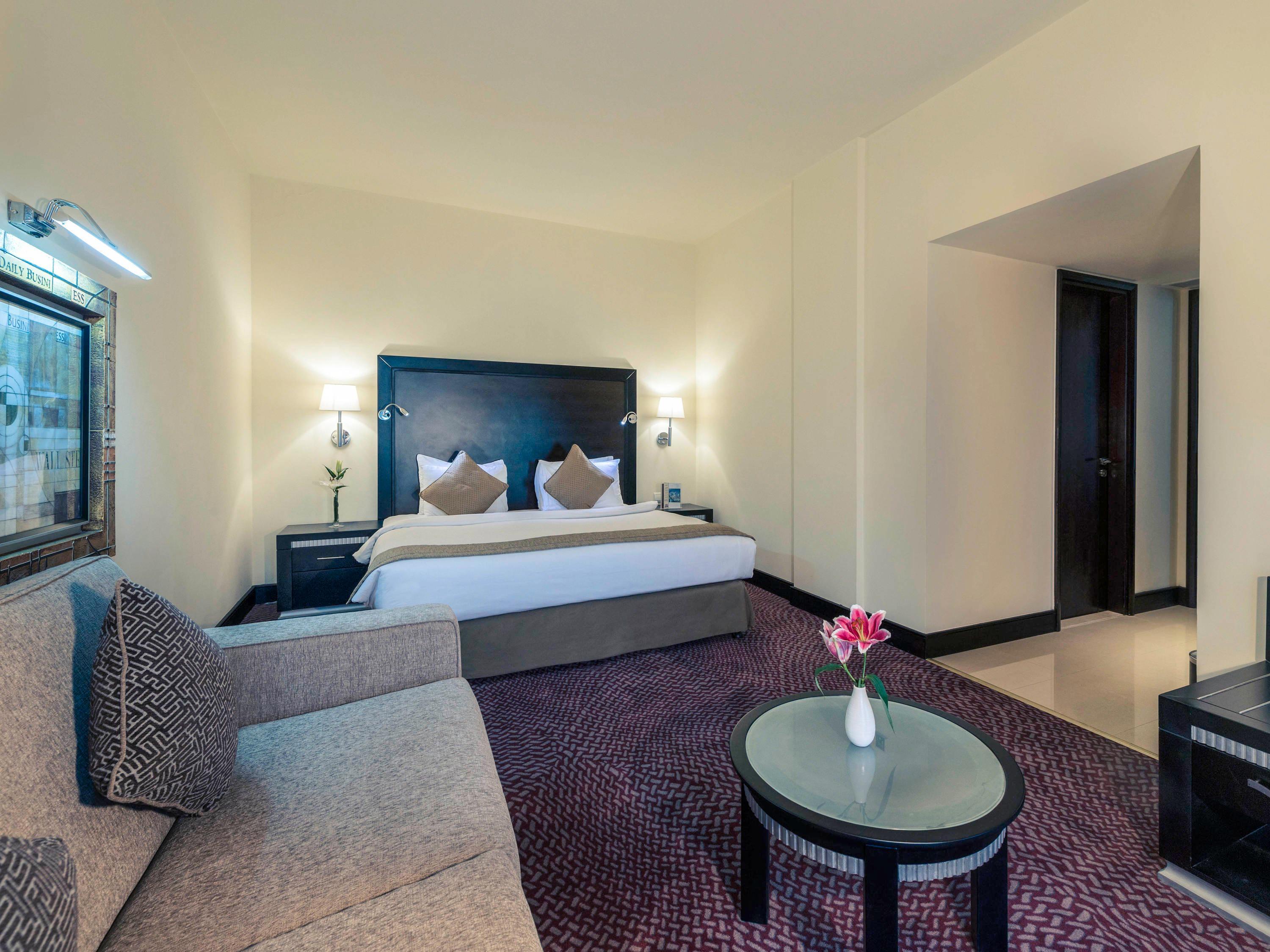 Crowne Plaza - Dubai Jumeirah By Ihg Esterno foto A room at the hotel