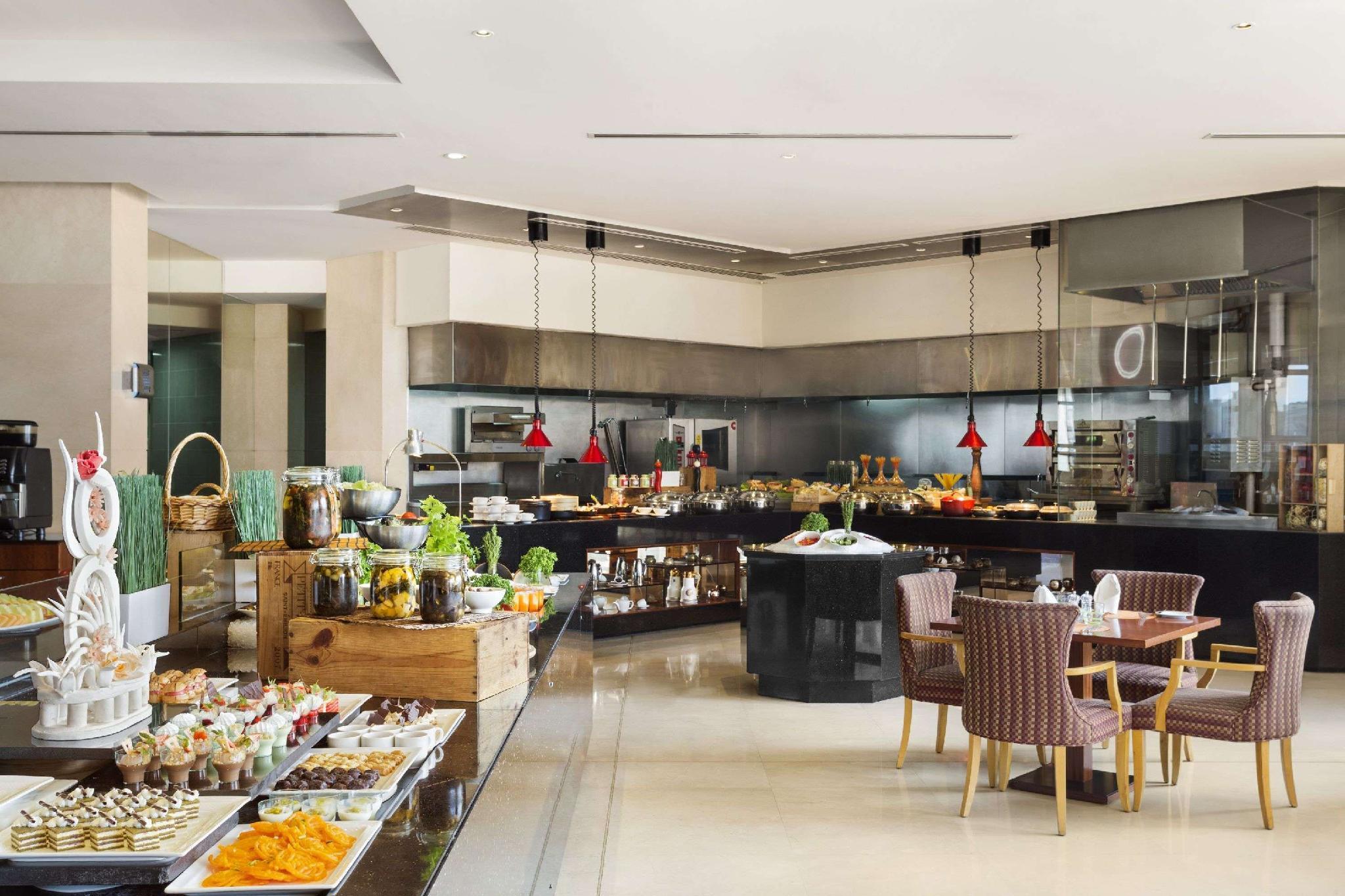 Crowne Plaza - Dubai Jumeirah By Ihg Esterno foto The restaurant
