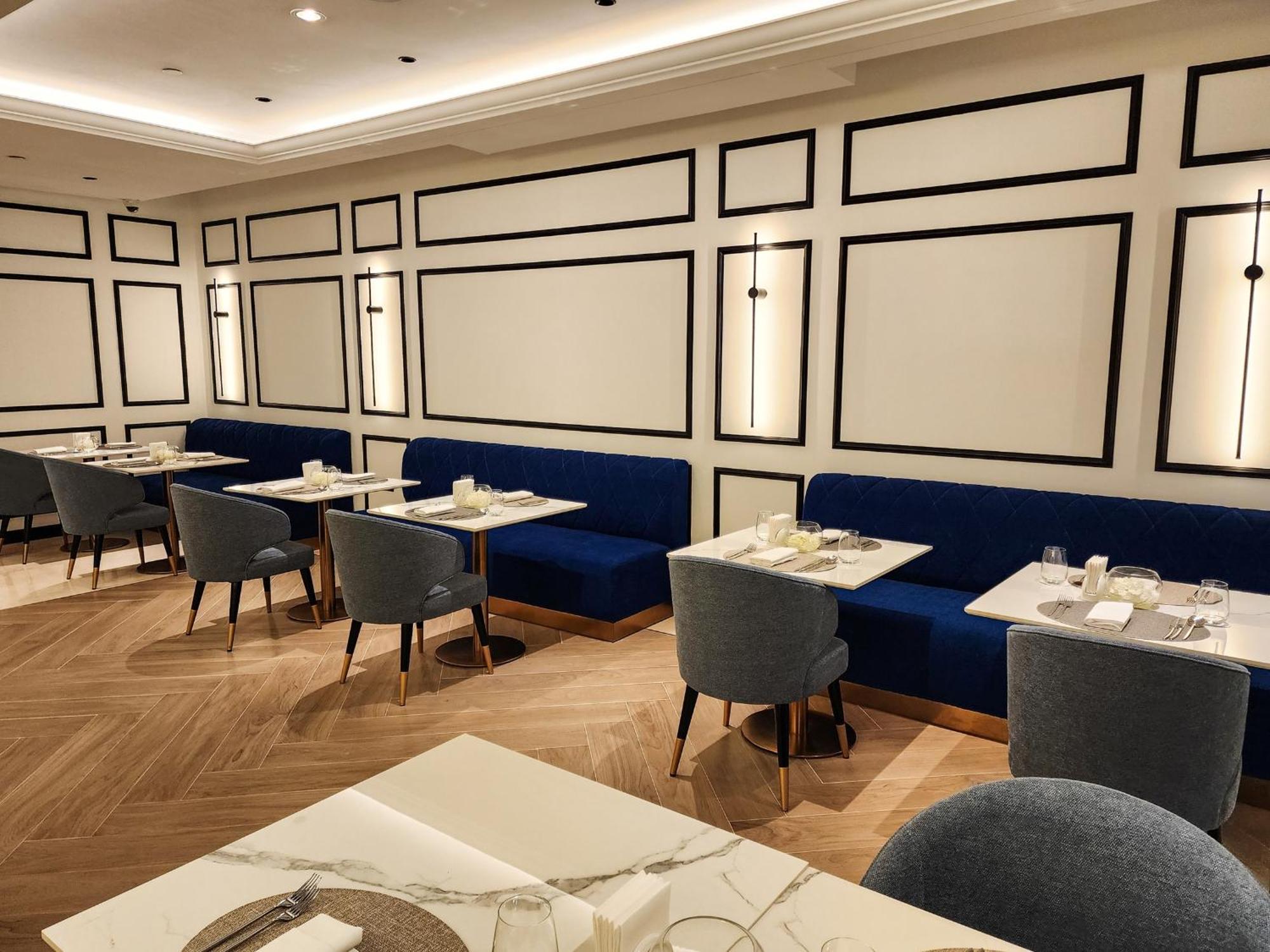Crowne Plaza - Dubai Jumeirah By Ihg Esterno foto The interior of the restaurant
