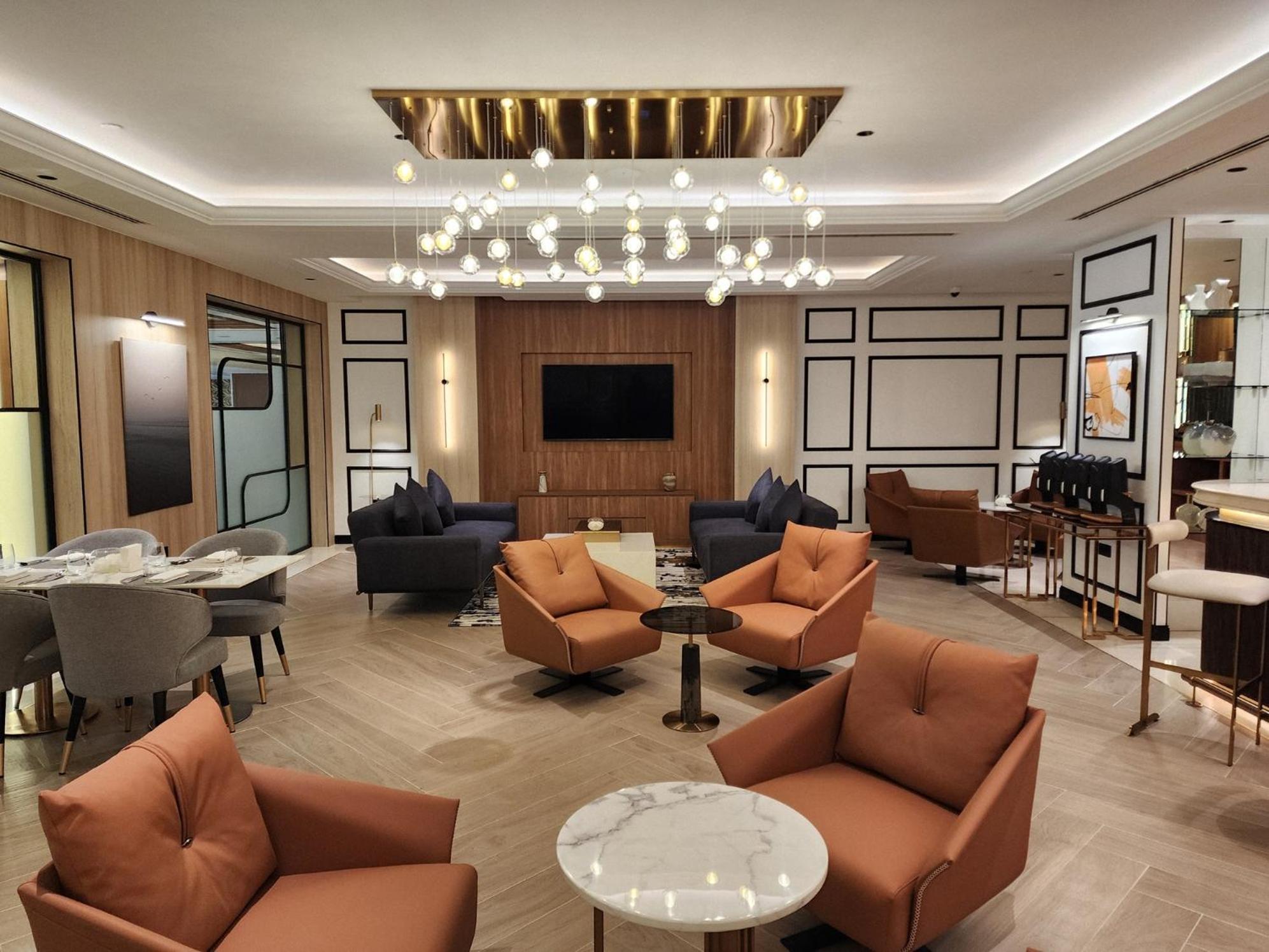 Crowne Plaza - Dubai Jumeirah By Ihg Esterno foto The lounge at the airport