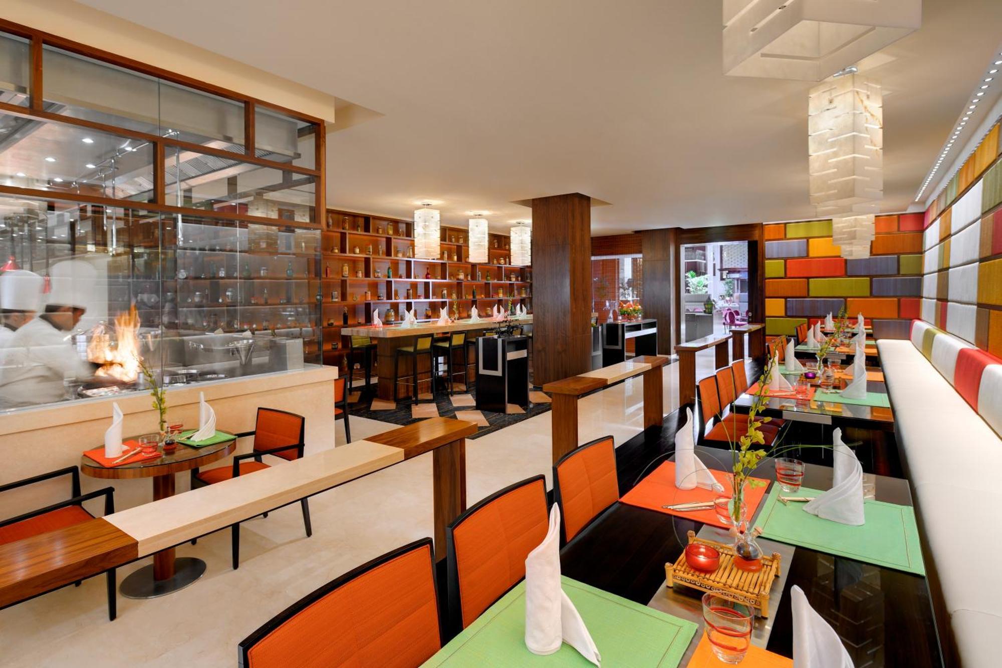 Crowne Plaza - Dubai Jumeirah By Ihg Ristorante foto The restaurant